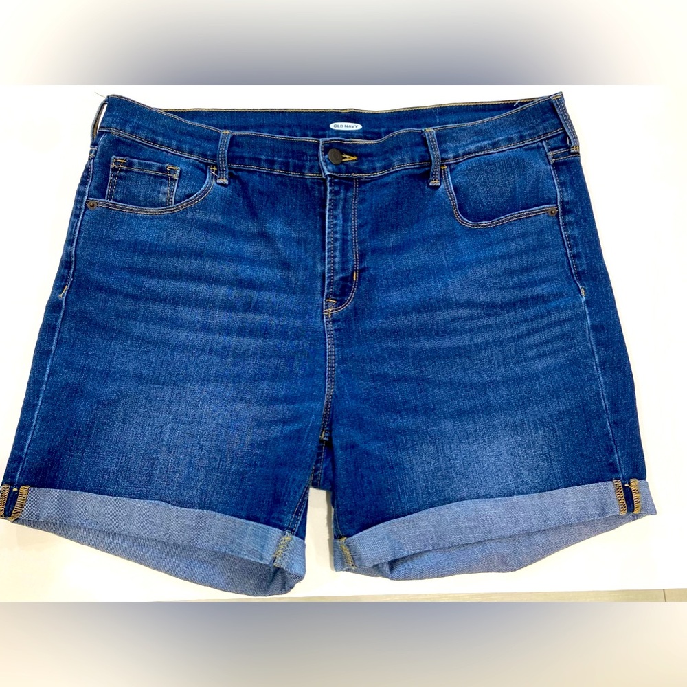 OLD NAVY SHORTS SIZE 16
